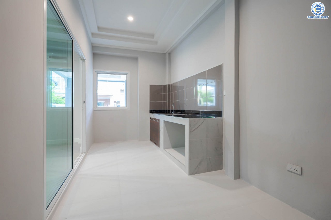 บ้านมือสองตกแต่งใหม่ ทำเลโซนเมือง! หลังมุม ม.ปัญฐิญา1 พระราม5 ตกแต่งดีไซน์ทันสมัย เนื้อที่ 55.5 ตร.ว. หลังใหญ่พร้อมอยู่ ฟังก์ชัน 3 ห้องนอน 3 ห้องน้ำ 2 ที่จอดรถ พร้อมเรือนรับรอง ทำเลศักยภาพ เชื่อมต่อถนนหลายสาย ใกล้รถไฟฟ้า "สถานีแยกติวานนท์"